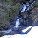 Ein netter kleiner Wasserfall im Trattenbach beim Aufstieg entlang des Wirtschaftswegs Richtung Trattenbachalm