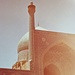 Detail der Königsmoschee mit der Zwiebelkuppe in Isfahan. Verblichenes Foto von 1979