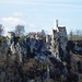 Zoom vom Locherstein zum Schloss Lichtenstein auf der gegenüberliegenden Talseite