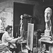 Ernst Scheidegger: Alberto Giacometti malt Isaku Yanaihara in seinem Pariser Atelier, 1959 (Foto: Stiftung Ernst Scheidegger-Archiv, Zürich)