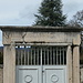 Ici L' Égalité - welch eine wahres Wort über dem Eingangstor zum Friedhof