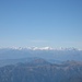 Gletscherüberflutet der Cevedale; rechts daneben als keckes Horn die Königsspitze. Es folgen Monte Zebru und Ortler mit eher felsigem Charakter.