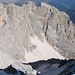Beeindruckender Tiefblick ins Val Strut - irgendwo da drunten liegt das Bivacco Brunner hinter einer schützenden Felsnase. Und der Gipfel der Cima dei Bureloni ist auch grad noch sichtbar.