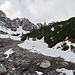 Rechts kann man wieder mit Skier aufsteigen.