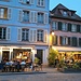 Ein lauer Frühlingsabend in Colmar und die Gartenrestaurants sind gut besucht.