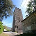 <b>Durante la lunga discesa, di circa 10 km, mi prendo il tempo per visitare il borgo medievale di Mesenzana, in particolare la bella Torre dell’XI secolo che faceva parte del castello dei “Sires Da Masenzana”.</b>