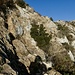 die Kalksteine sind durch die vielen Touristenaufstiege poliert und rutschig - hier einmal mehr Ketten als Sicherung...