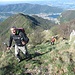 Il volto di Gimmy esprime la durezza di questo tratto di salita. Intanto sulla nostra destra si aprono i panorami verso la pianura, gli Appennini e le lontane montagne Alpine innevate.