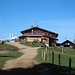 Der Berggasthof Neureuth wird passiert.