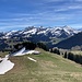 vor dem eben beschriebenen Hintergrund Alp und Gipfel La Chuantse