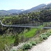 Die Hängebrücke über dem Milibach