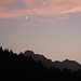 Mond über der Großen Klammspitze - der Tag neigt sich dem Ende entgegen.