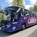 Unterwegs in Karlovy Vary - Am Grandhotel parkt der Bus des tschechischen (Eis-) Hockey Nationalteams. "Fandi a bojuj jako lev" (Jubeln und siegen wie ein Löwe) ist auch das Motto für den Abend: Dann findet ein Länderspiel gegen Deutschland (in Vorbereitung auf die diesjährige WM in Tschechien) statt.