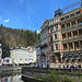 Unterwegs in Karlovy Vary - Die Teplá biegt nach rechts ab, wir gleich nach links - zur Seilbahn Diana.