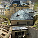 Standseilbahn Diana - Blick über die Station Stará louka. Darin steht gerade Wagen 2. Dahinter ist die Rückseite des Grandhotel Pupp zu erahnen, ganz hintern auch das Hotel Imperial.