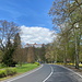 Unterwegs in Karlovy Vary - Unsere Tour beginnt im Süden des Kurortes an der Straße Slovenská. Beidseitig befinden sich hier Parks. Im Hintergrund ist das Hotel Imperial zu sehen.
