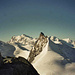 Das Rimpfischhorn 4199m vom Gipfel des Allalinhorns 4027m aus gesehen.Dahinter die Dufourspitze 4634m und der Liskamm 4527m.