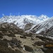Die mächtige Mauer des Nuptse, rechts davon Everest und Lotse