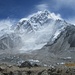 Die mächtige Westflanke des Nuptse