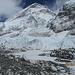 In der Bildmitte der Khumbu-Eisfall