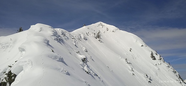 Links der Gratabschnitt, über den ich mit Skier aufsteige.