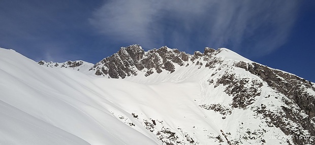 Ein bis zu 35° steiler Hang muss Richtung Kleiner Schafkarspitze gequert werden.