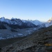 Blick über den schuttbedeckten Khumbugletscher hinweg