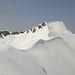 Der Grat ist gut mit Skier begehbar.