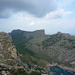 Blick zum Fumat-Hauptgipfel die anderen felsigen Erhebungen der Halbinsel Formentor