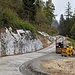 Im mittleren Teil wurde die Strasse (letztes Jahr?) erneuert. Oberhalb von P.1137 geht es dieses Jahr wohl weiter mit dem Strassenbau.