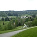 Nach der Abkürzung treffe ich wieder auf Weg Nr. 23 mit Blick auf Daxstein, das über den gesamten Bergrücken verstreut ist.