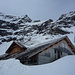 Blick von Oberberg zurück zur steil aufragenden und wild zerfurchten Schwalmere N-Flanke