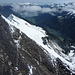 Konstraste: hinter der "schwarzen" Morgenberghorn E-Flanke leuchtet die Gross-Schiffli-SE-Flanke umso heller. Über dem Brienzersee der Brienzergrat, rechts die Faulhorn- Schwarzhorngruppe