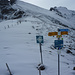 Ankunft auf dem Rengglipass: Blick zurück zu NW-Grat und W-Flanke, die z.T. abgeblasen sind, darüber der Schwalmere NNW-Grat