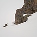 Bevor ich die Skier abnehme und mich an der folgenden Felspassage versuche, umgehe ich sie unten.