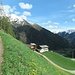 Weg übers Dorf
