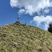 Das Kreuz noch mit Schnur geflickt