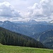 Blick nach Süden, markant ist vor allem der Guffert 