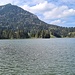 Kurz geht es am See entlang 