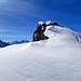 die letzten Meter im langen Gipfelanstieg zu Fuss. Hier ist das Motto der Tourismusregion Savognin-Bivio zu spühren: "Dem Himmel so nah"