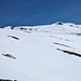 Ab 2400 m ü. M. lag eine geschlossene Schneedecke, und hier habe ich die Schneeschuhe montiert.