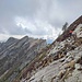 salendo su ripidi pendii erbosi e roccette