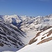 Rückblick: links die gletschergeschliffenen Hänge, über die einst ein Gletscher floss