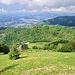 <b>L'Alpe Böcc (1150 m) visto dal piazzale dove finisce la strada del Monte Bisbino.</b>