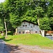 <b>Al Bosco Meriggio (1114 m).<br />Il fondo stradale della Via Sighignola  è quasi perfetto e la pendenza è amichevole. Passo di fianco a due ristori assai invitanti, con tanto di menu scritti su cartelli e lavagne. </b>