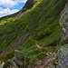 Von hier aus wanderten wir nun auf dem schönen Wanderweg in dessen Ostflanke hinein.