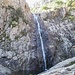 La cascata di Piscina Irgas, un po’ ridimensionata nella portata a causa della scarsità di acqua presente del torrente.