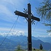 Das schöne Gipfelkreuz des Pletzachkogels, hoch über dem Inntal.