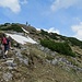 Auf dem Weg zum zweiten Gipfel sind erste Schneefelder zu queren.