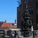 Am Tugendbrunnen zeigt sich schon die Kaiserburg.